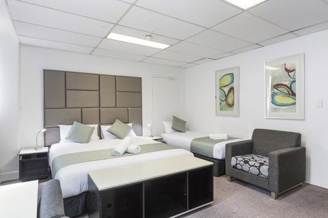 Cosmo On Bank - Accommodation Gladstone 1