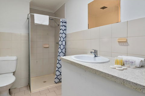 Cosmo On Bank - Accommodation Gladstone 12