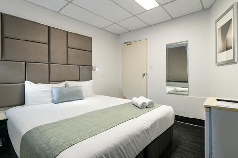 Cosmo On Bank - Accommodation Gladstone 11