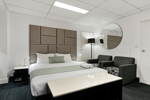 Cosmo On Bank - Accommodation Gladstone 3