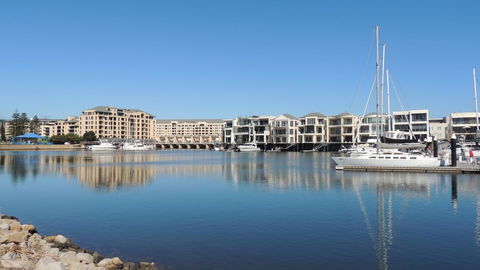 Glenelg - Marina Retreat - Accommodation Gladstone 5