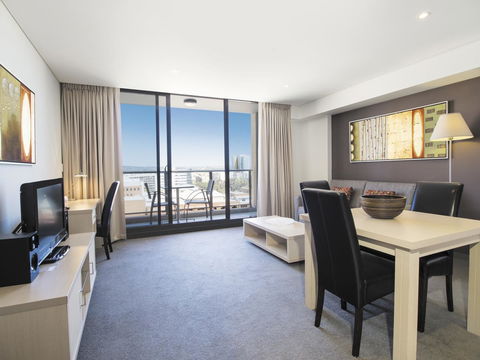 Oaks Adelaide Horizons Suites - Accommodation Gladstone 3