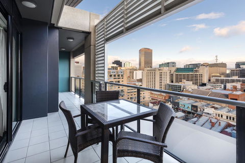 Oaks Adelaide Horizons Suites - Accommodation Gladstone 2