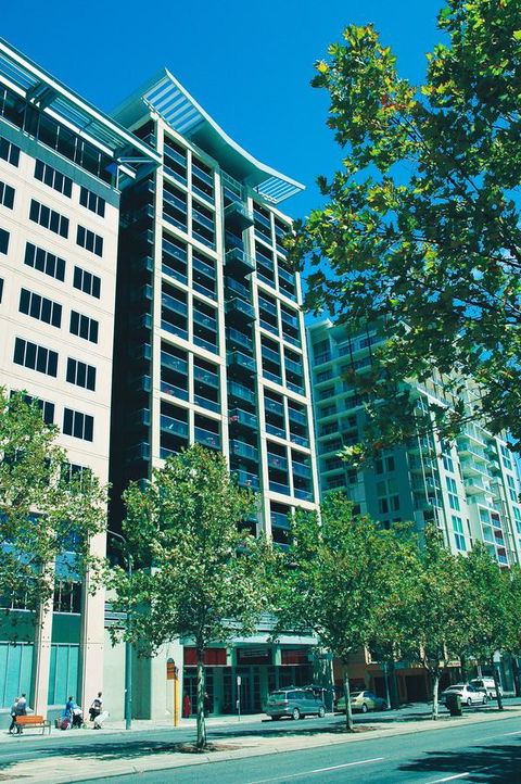 Oaks Adelaide Horizons Suites - Accommodation Gladstone 0