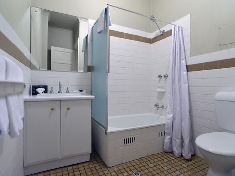 Mansions On Pulteney - Accommodation Gladstone 8