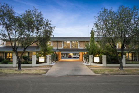 Garden City Motor Inn - Accommodation Gladstone 0