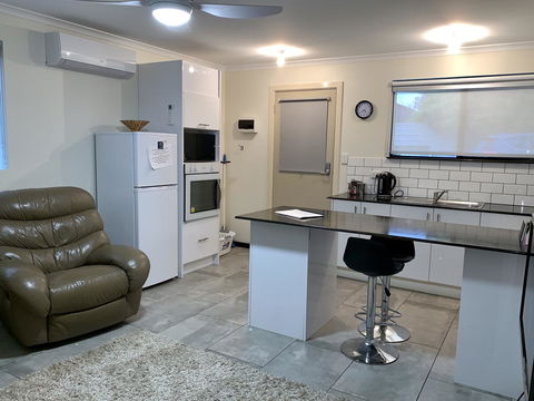 Inna Nutshell - Accommodation Gladstone 6