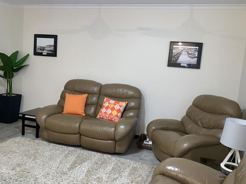 Inna Nutshell - Accommodation Gladstone 5