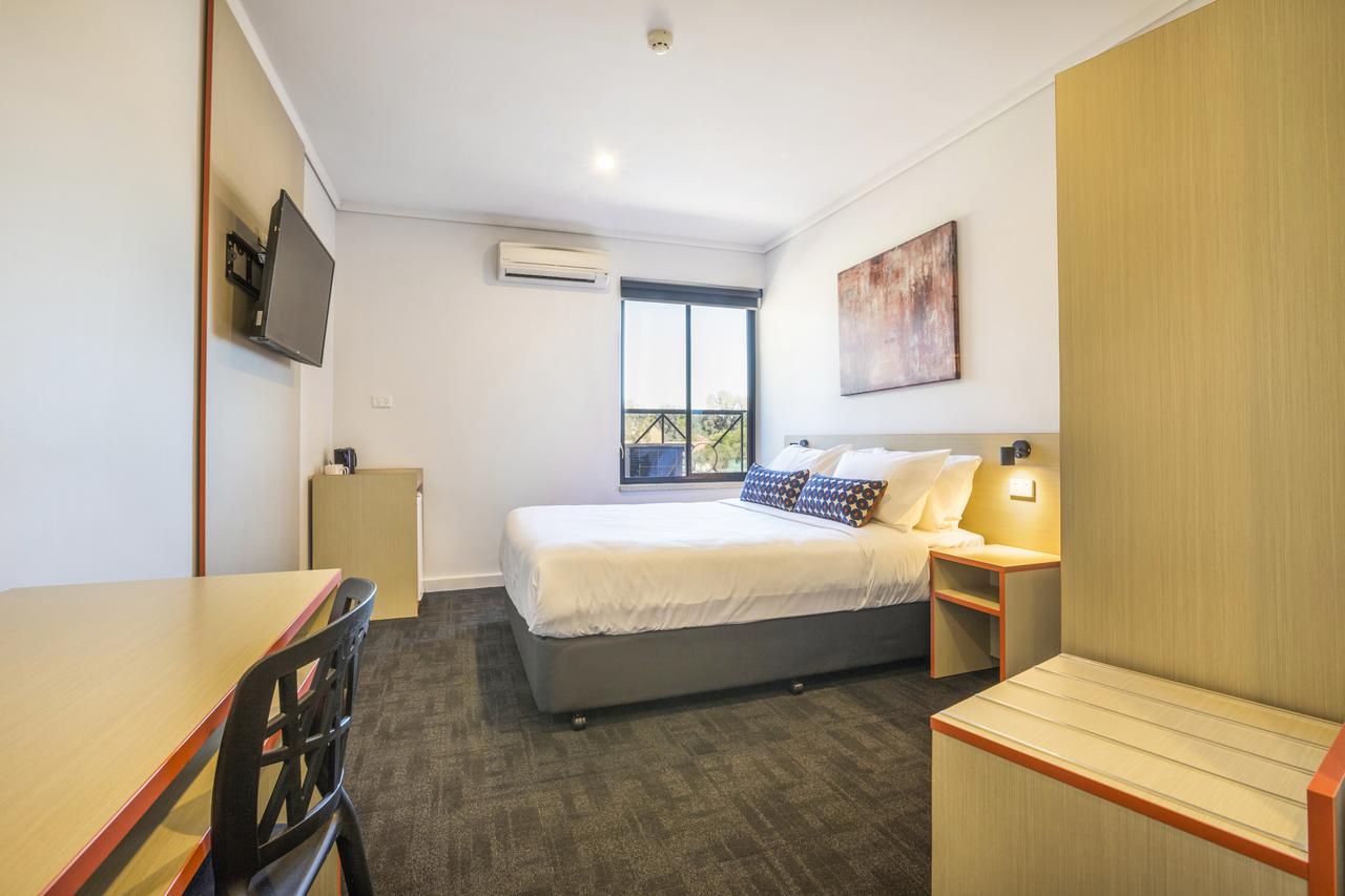 Elizabeth Grove SA Accommodation Gladstone