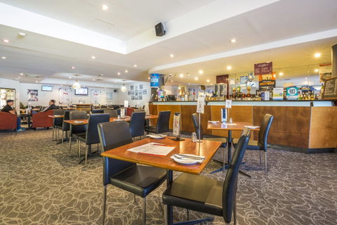 Nightcap At Rose & Crown Hotel - Accommodation Gladstone 9