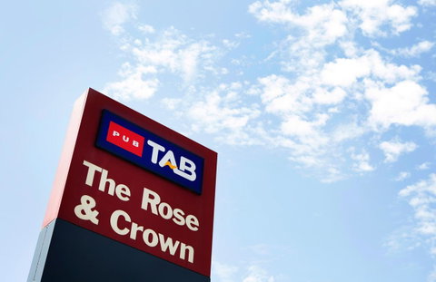 Nightcap At Rose & Crown Hotel - Accommodation Gladstone 37