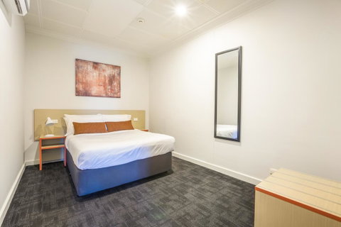 Nightcap At Rose & Crown Hotel - Accommodation Gladstone 13