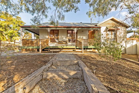 Rustic On 13th - Accommodation Gladstone 0