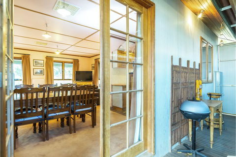 Rustic On 13th - Accommodation Gladstone 11