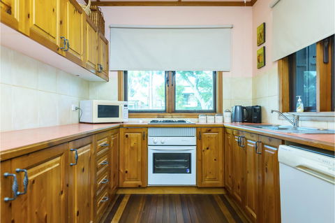 Rustic On 13th - Accommodation Gladstone 5