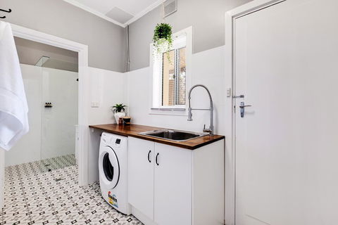 Cute And Cosy - Events, Workers, Getaways - Accommodation Gladstone 11