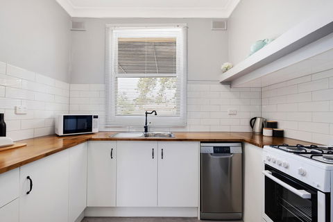 Cute And Cosy - Events, Workers, Getaways - Accommodation Gladstone 9
