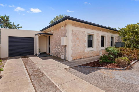 Cute And Cosy - Events, Workers, Getaways - Accommodation Gladstone 14
