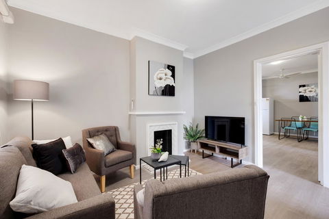 Cute And Cosy - Events, Workers, Getaways - Accommodation Gladstone 8