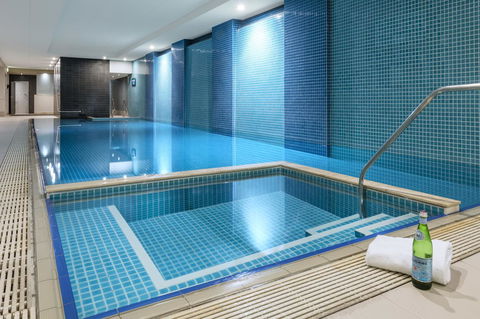 Oaks Glenelg Plaza Pier Suites - Accommodation Gladstone 10