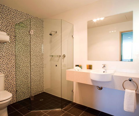 Adelaide Rockford - Accommodation Gladstone 18
