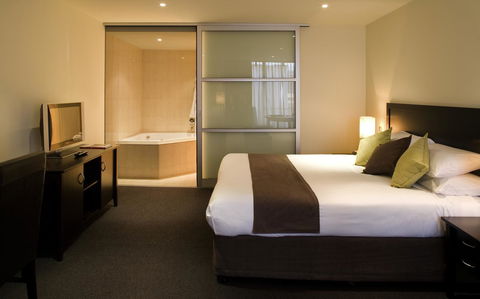 Adelaide Rockford - Accommodation Gladstone 24