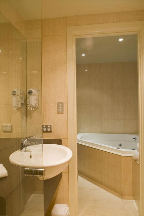 Adelaide Rockford - Accommodation Gladstone 19