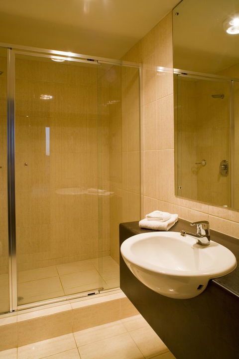 Adelaide Rockford - Accommodation Gladstone 10