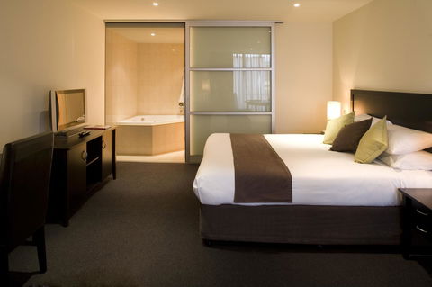 Adelaide Rockford - Accommodation Gladstone 4