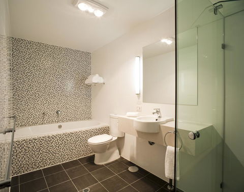 Adelaide Rockford - Accommodation Gladstone 17