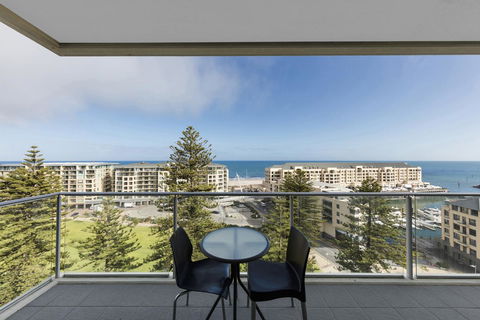 Oaks Glenelg Liberty Suites - Accommodation Gladstone 11