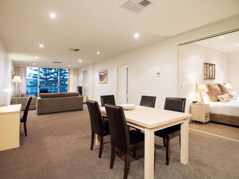 Oaks Glenelg Liberty Suites - Accommodation Gladstone 24