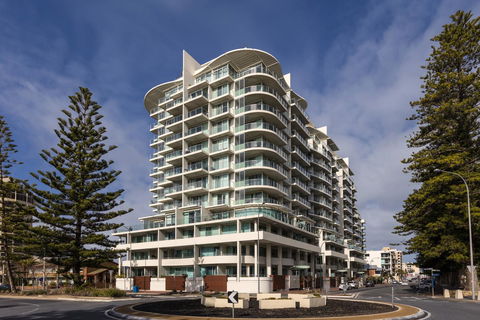 Oaks Glenelg Liberty Suites - Accommodation Gladstone 0