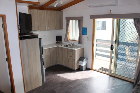 Ceduna Foreshore Caravan Park - Accommodation Gladstone 7