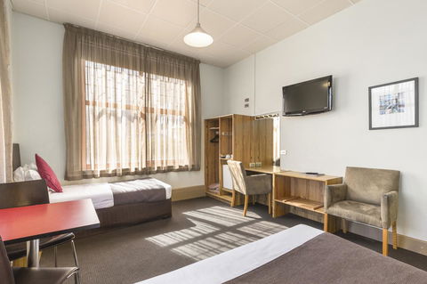 Adelaide Paringa - Accommodation Gladstone 8