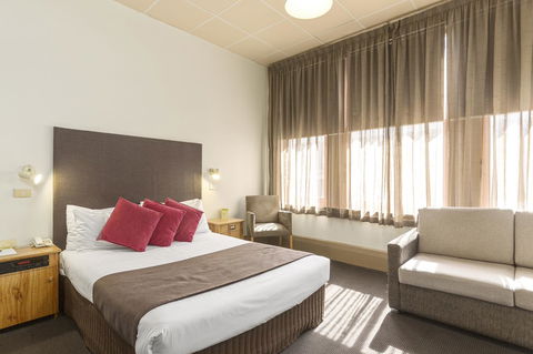 Adelaide Paringa - Accommodation Gladstone 2