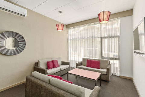 Adelaide Paringa - Accommodation Gladstone 17