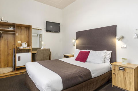 Adelaide Paringa - Accommodation Gladstone 4