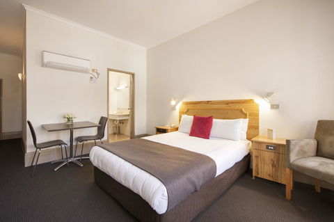 Adelaide Paringa - Accommodation Gladstone 13
