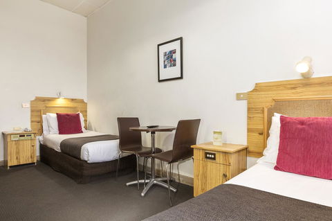 Adelaide Paringa - Accommodation Gladstone 11