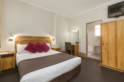 Adelaide Paringa - Accommodation Gladstone 9