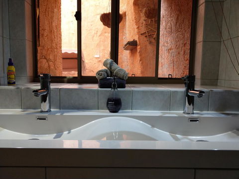 Zen Underground B&B - Accommodation Gladstone 6