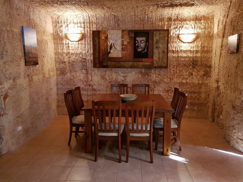 Zen Underground B&B - Accommodation Gladstone 18