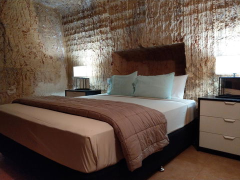 Zen Underground B&B - Accommodation Gladstone 2