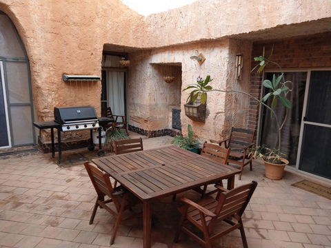 Zen Underground B&B - Accommodation Gladstone 7