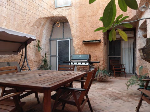 Zen Underground B&B - Accommodation Gladstone 5
