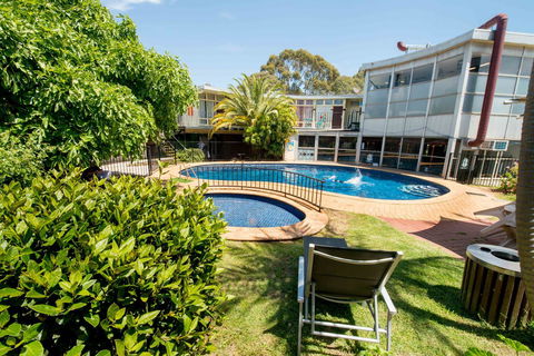 Jacksons Motor Inn - Accommodation Gladstone 2