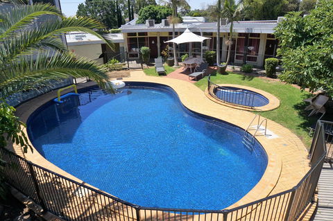 Jacksons Motor Inn - Accommodation Gladstone 0