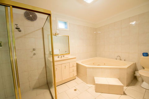 Jacksons Motor Inn - Accommodation Gladstone 7