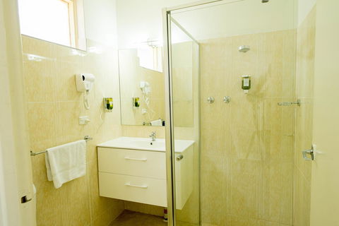 Jacksons Motor Inn - Accommodation Gladstone 22